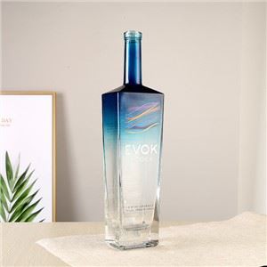 Kék üveg likőr palack